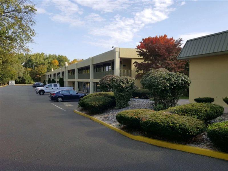 Days Inn By Wyndham Pottstown Eksteriør bilde