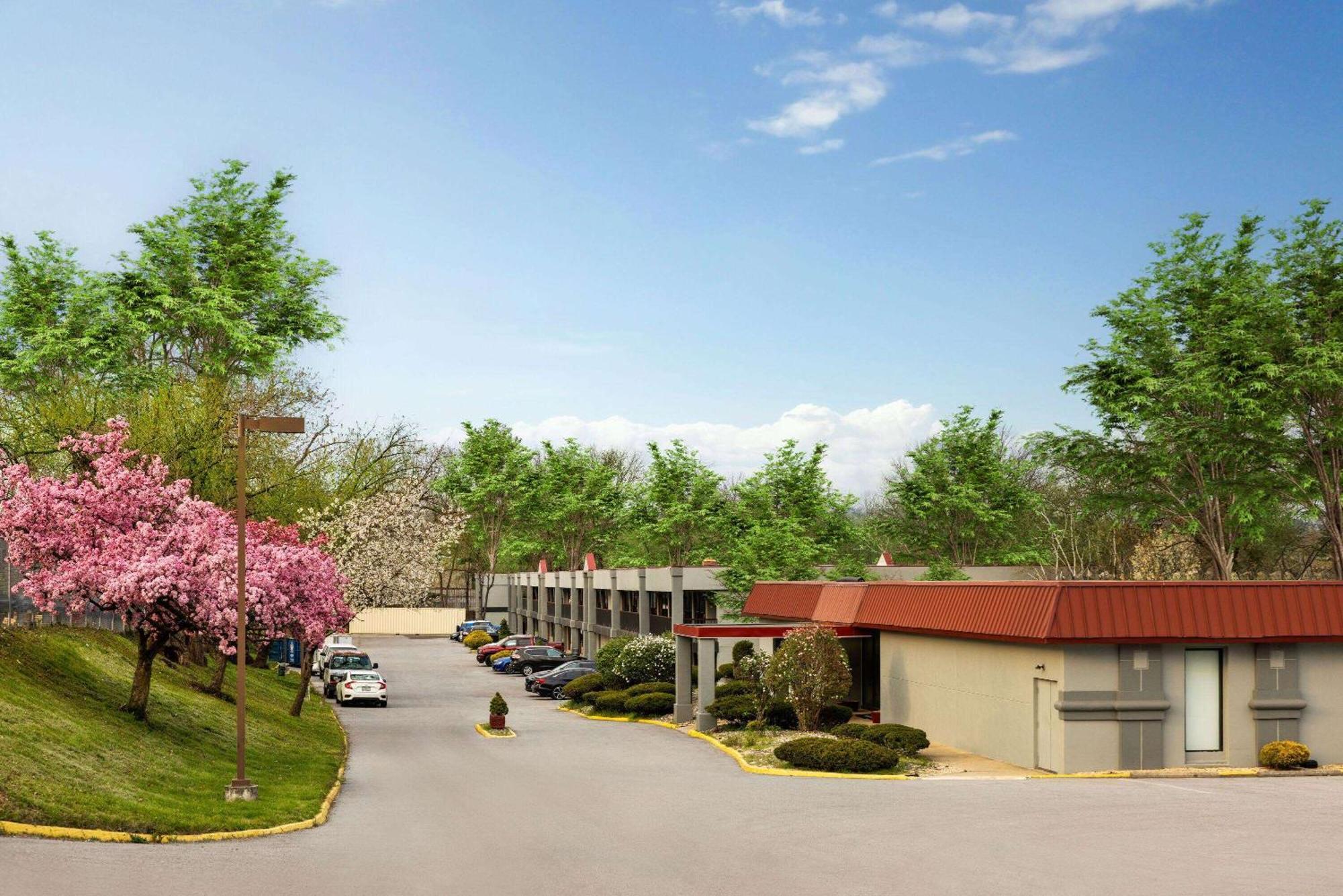 Days Inn By Wyndham Pottstown Eksteriør bilde