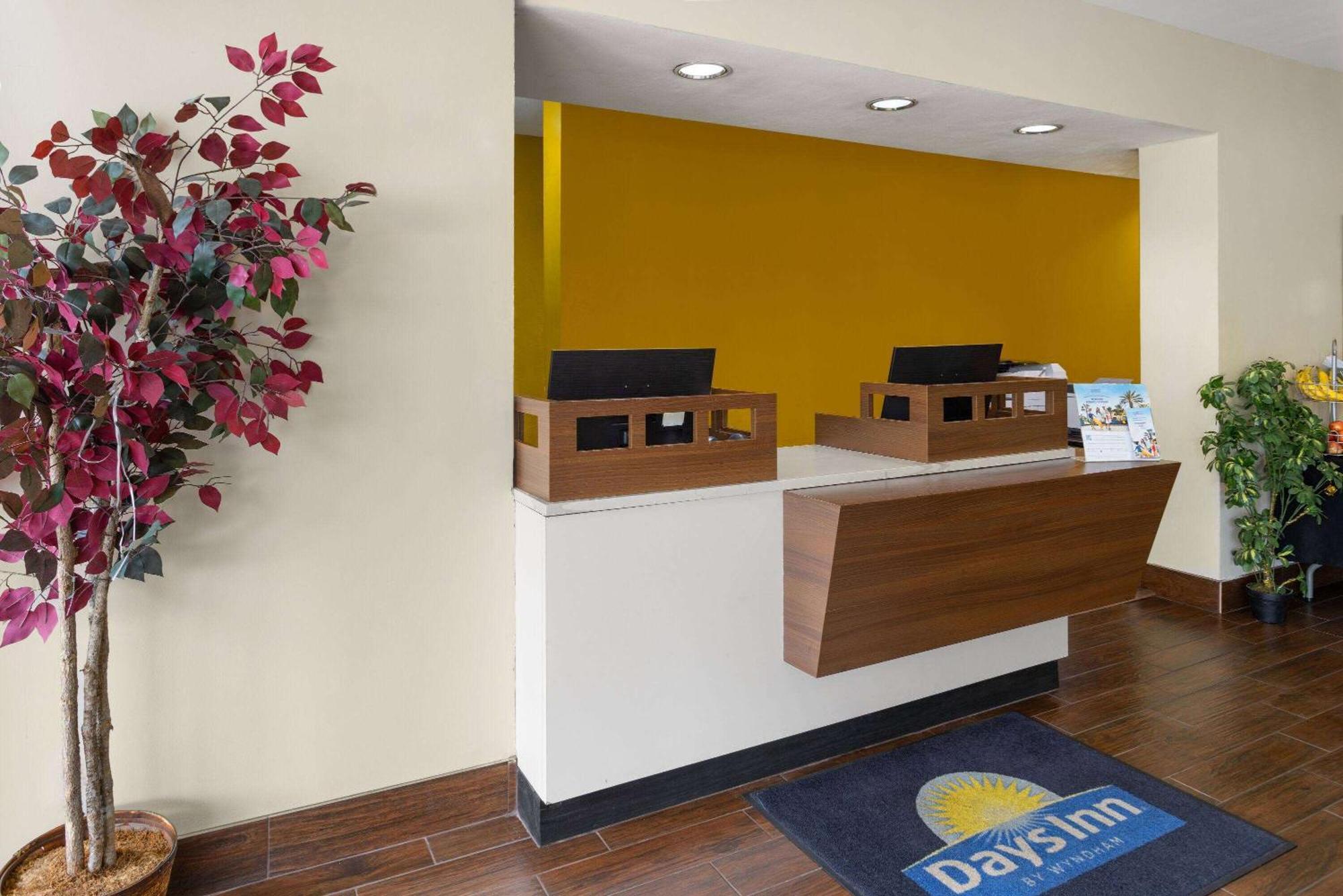Days Inn By Wyndham Pottstown Eksteriør bilde