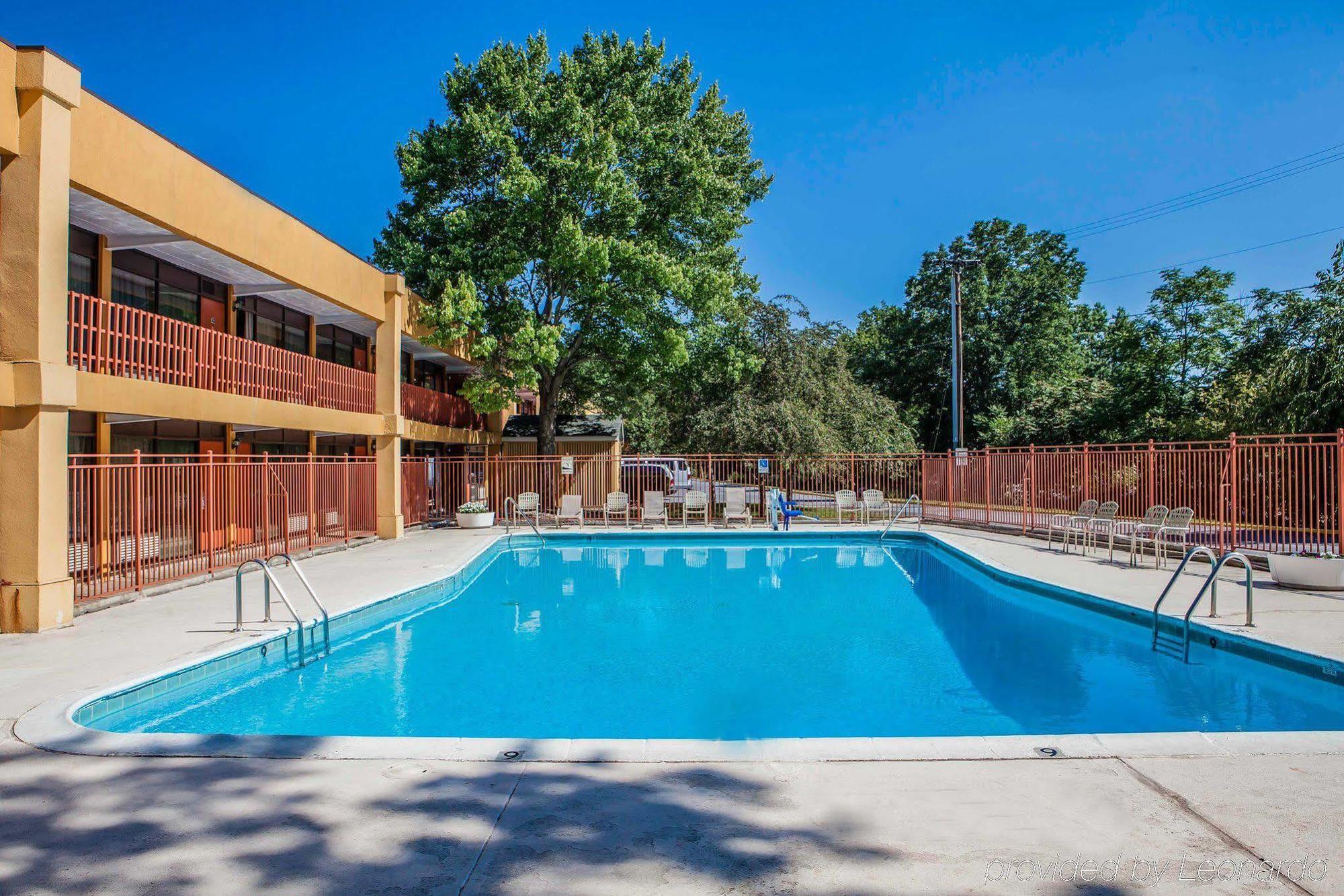 Days Inn By Wyndham Pottstown Eksteriør bilde