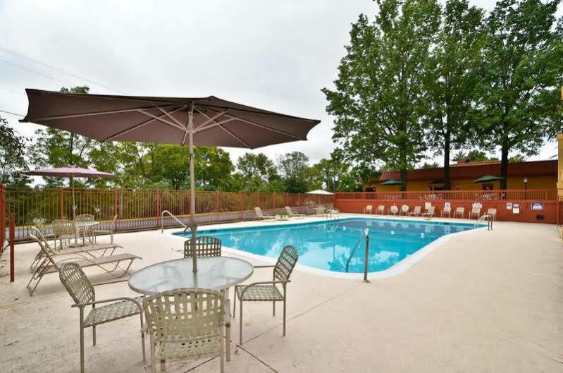 Days Inn By Wyndham Pottstown Eksteriør bilde